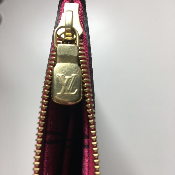 Authentic Louis Vuitton Neverfull Pochette - Picture 2 of 7